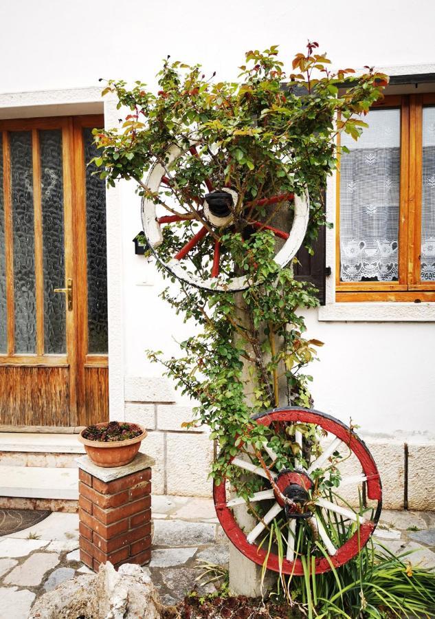 Casa Rustica Con Giardino Villa Caprino Veronese Exterior photo